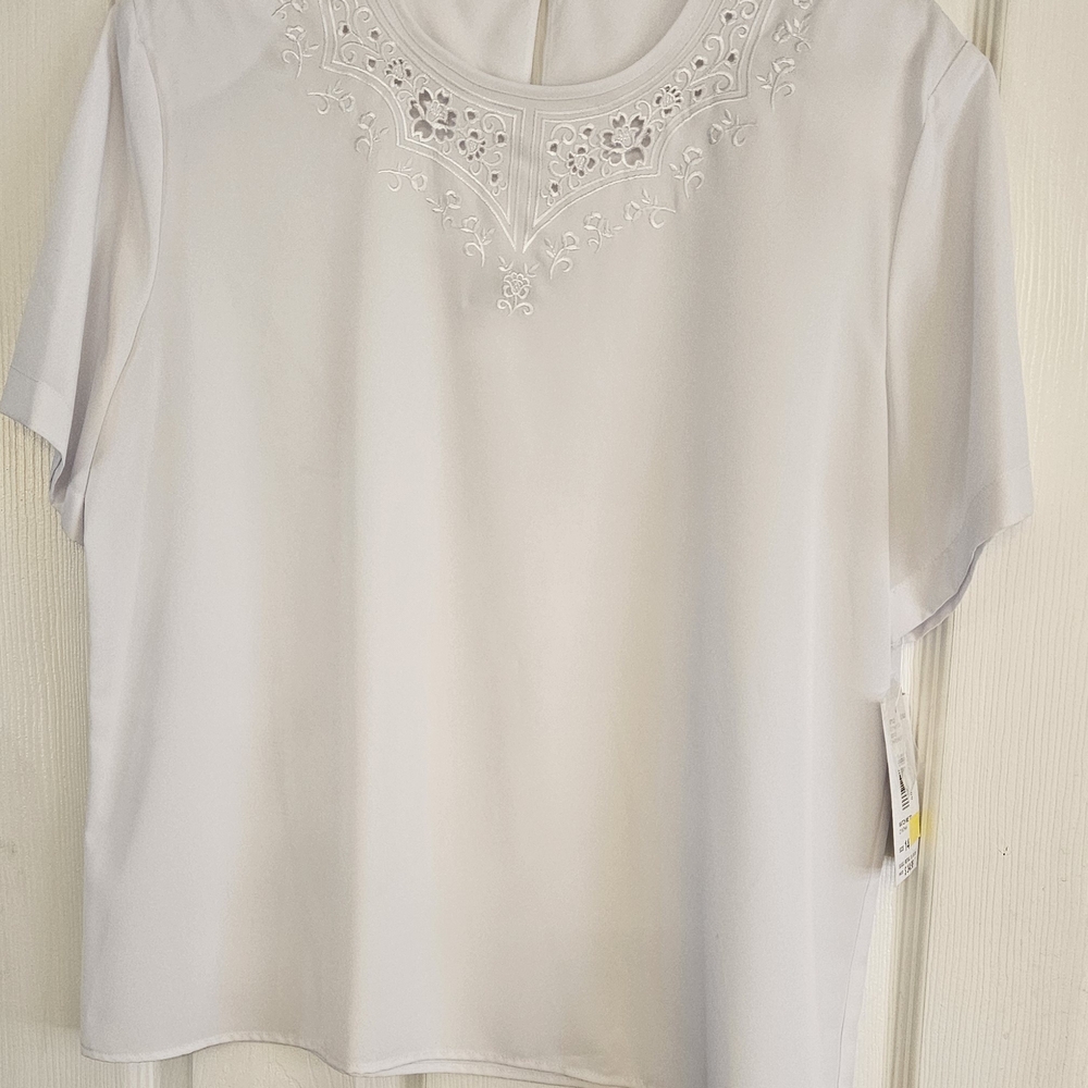 1Nikki White Embroidered Blouse, Padded Shoulders. Size 14. NWT